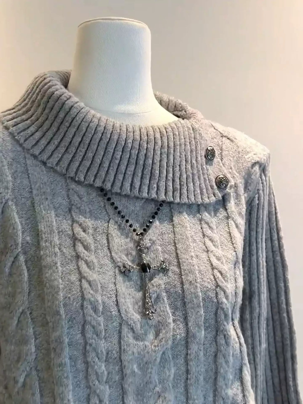 Retro collar cable knit sweater