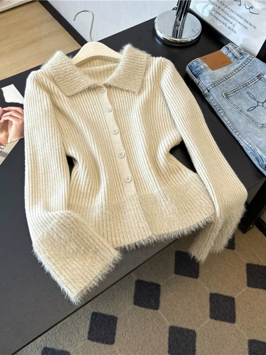 Collared knitted cardigan