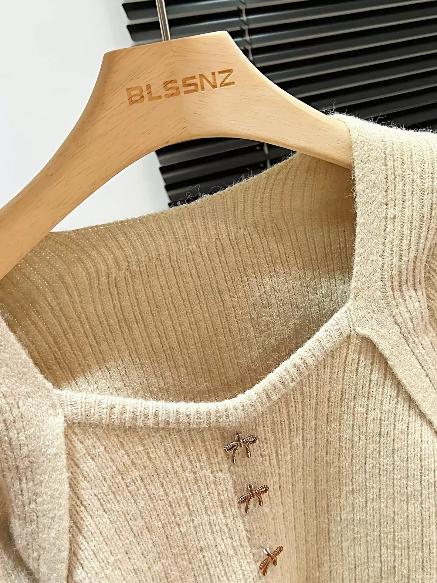 Bow-tie square neck knit sweater