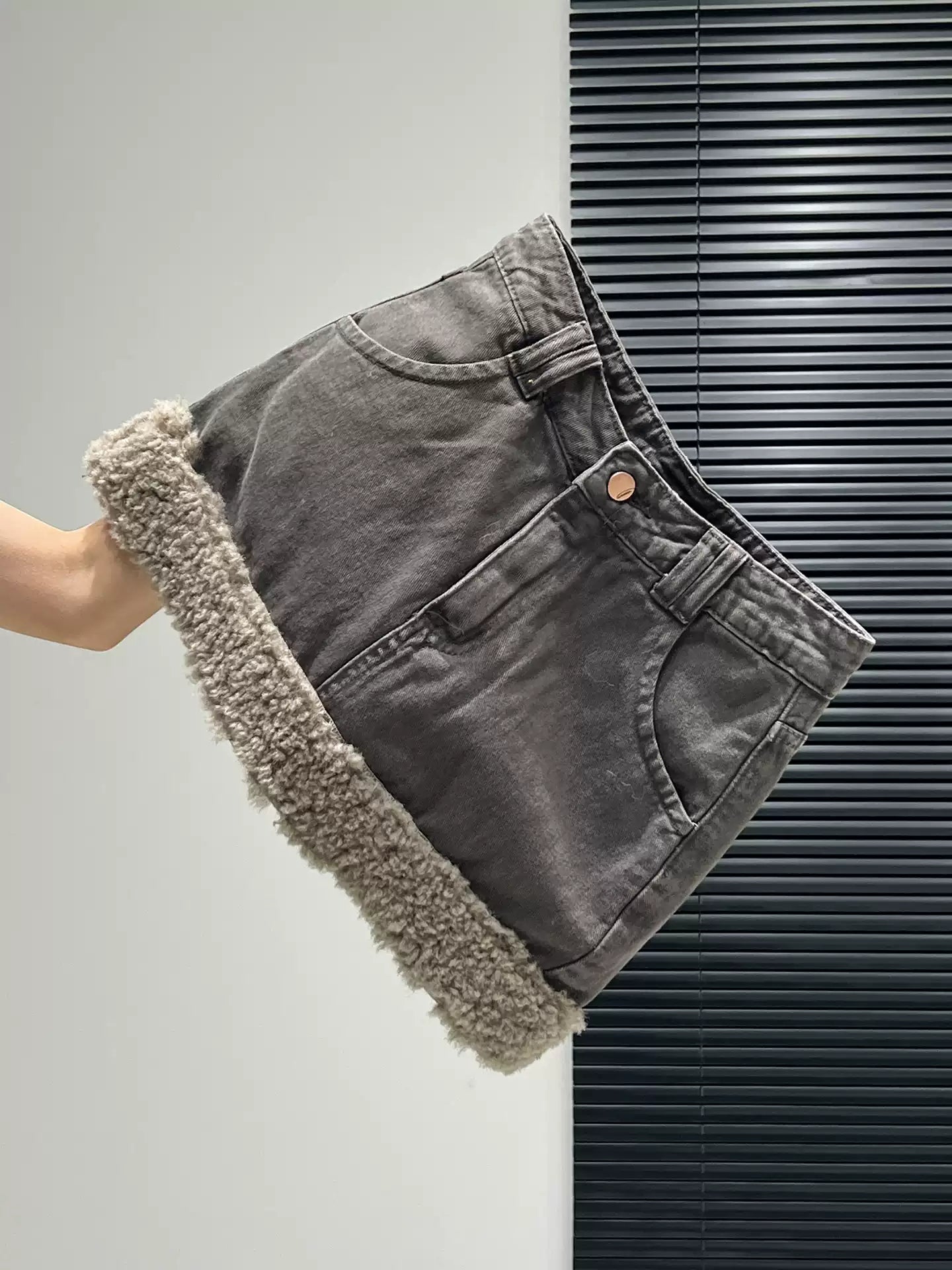 Denim frayed hem skirt