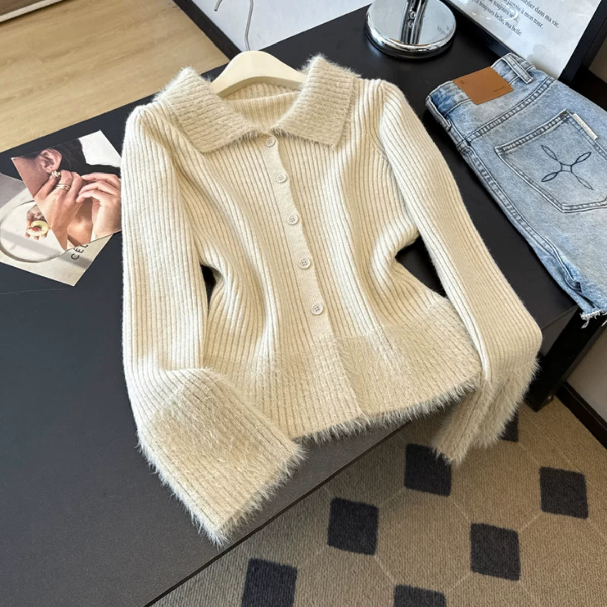 Collared knitted cardigan