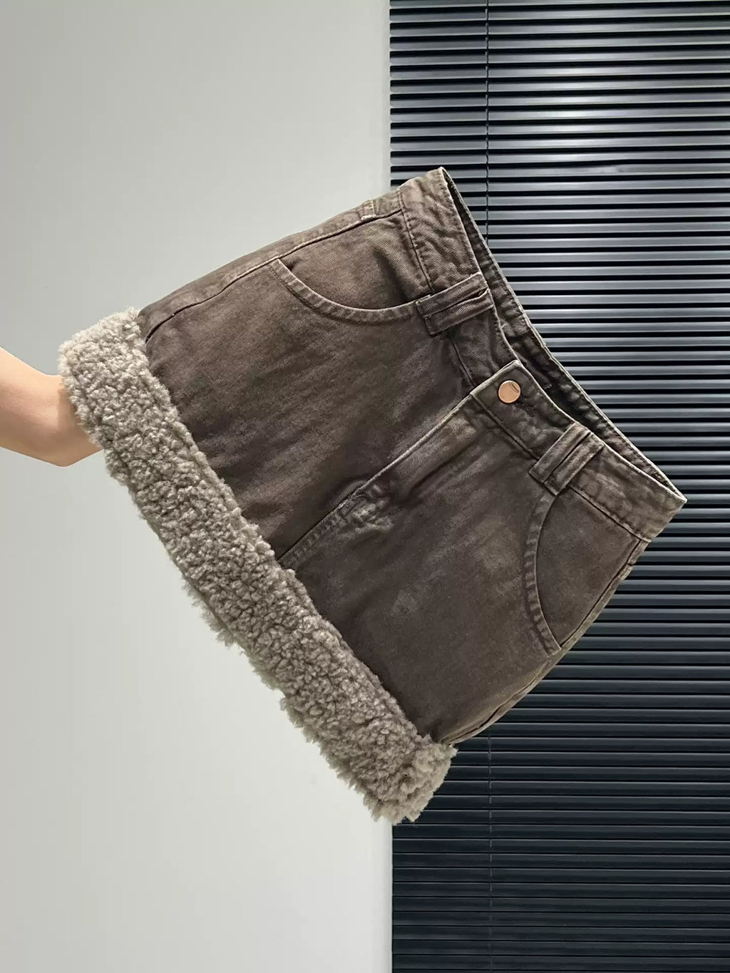 Denim frayed hem skirt