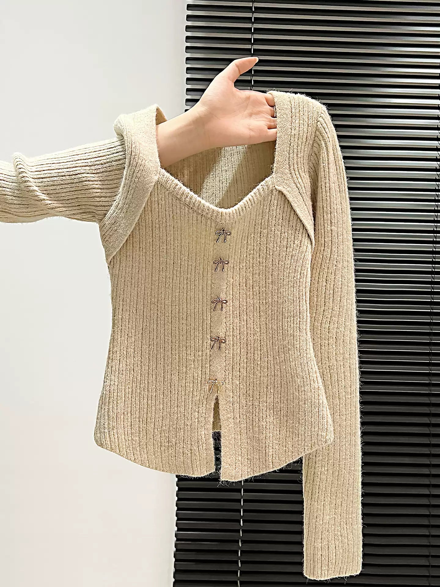 Bow-tie square neck knit sweater