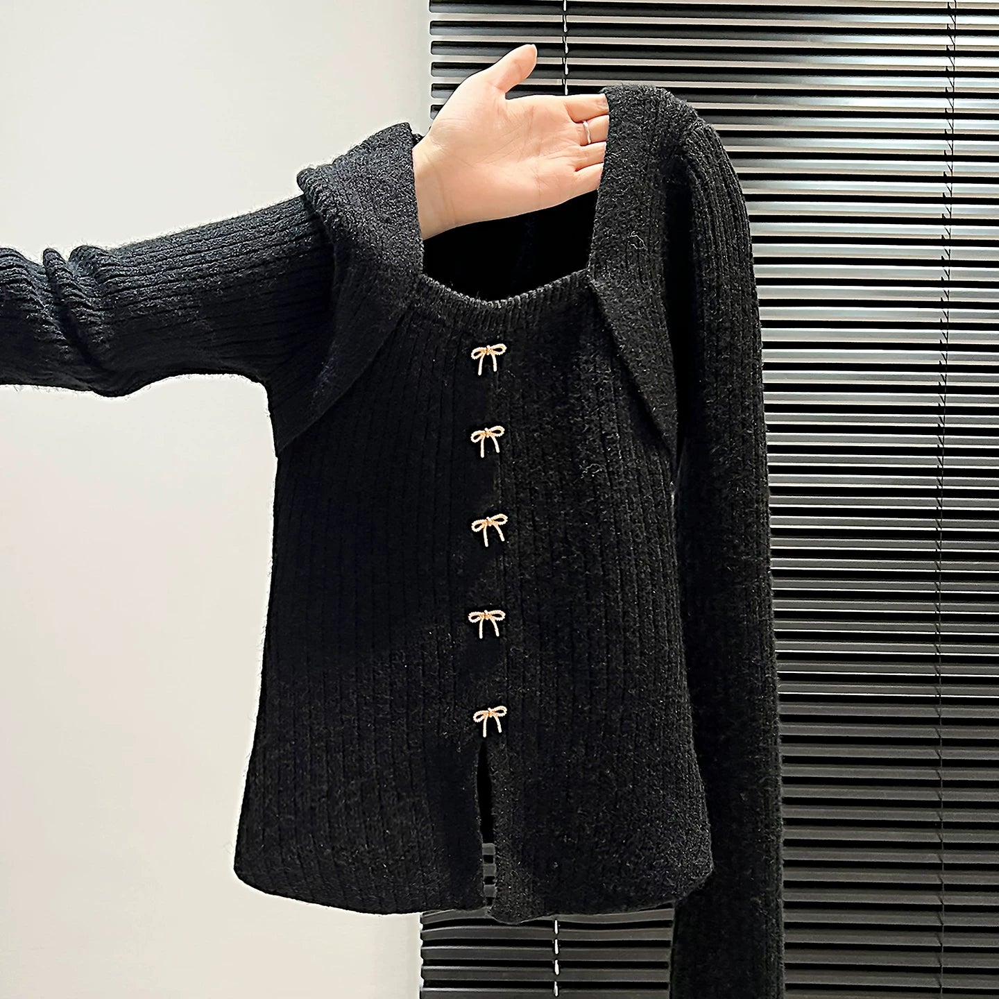 Bow-tie square neck knit sweater