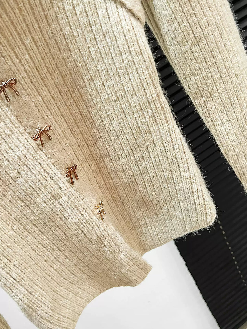 Bow-tie square neck knit sweater